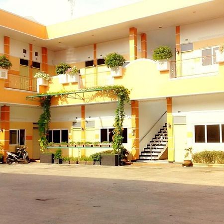 Hotel Kencana Rembang Exteriér fotografie