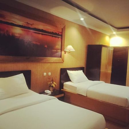 Hotel Kencana Rembang Exteriér fotografie
