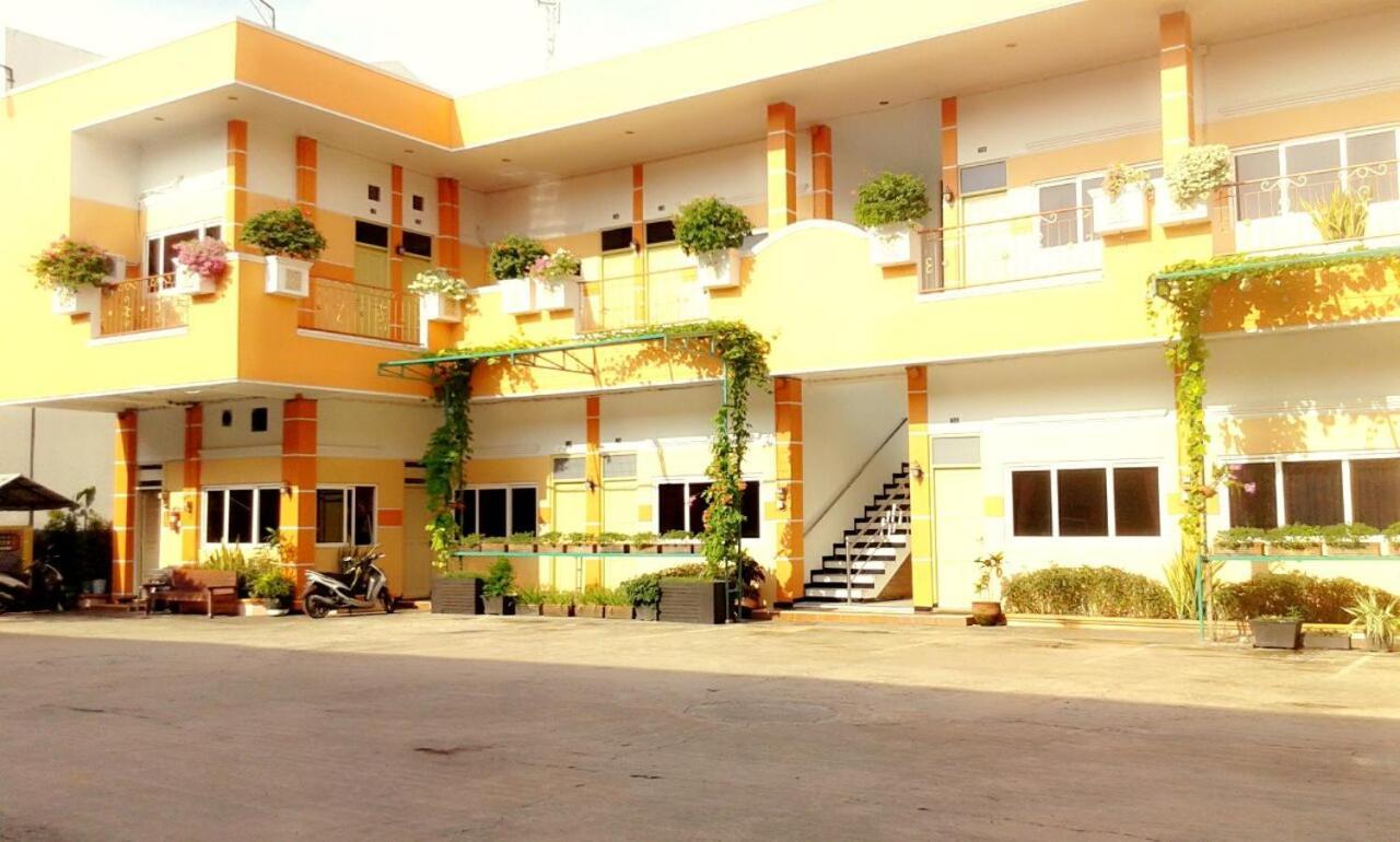 Hotel Kencana Rembang Exteriér fotografie