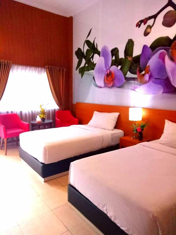 Hotel Kencana Rembang Exteriér fotografie