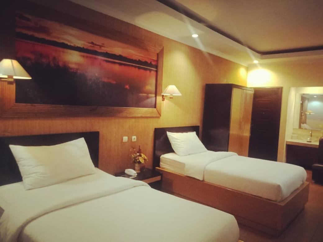 Hotel Kencana Rembang Exteriér fotografie