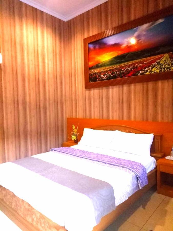 Hotel Kencana Rembang Exteriér fotografie